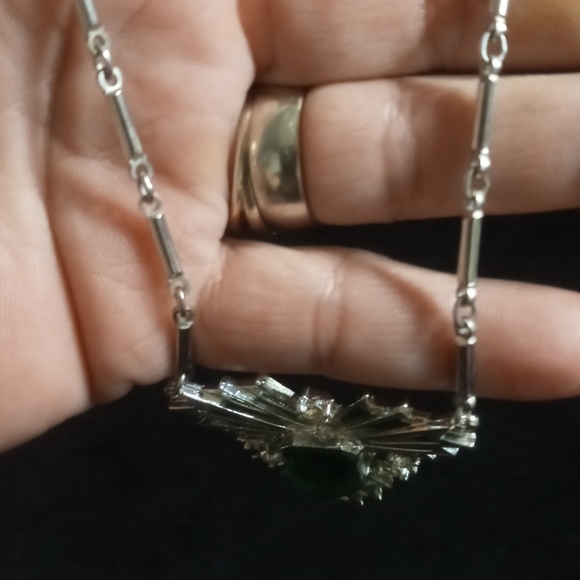 Vintage Art Deco Emerald Green Pendant Necklacebar Link Chain 14in long - Picture 6 of 9
